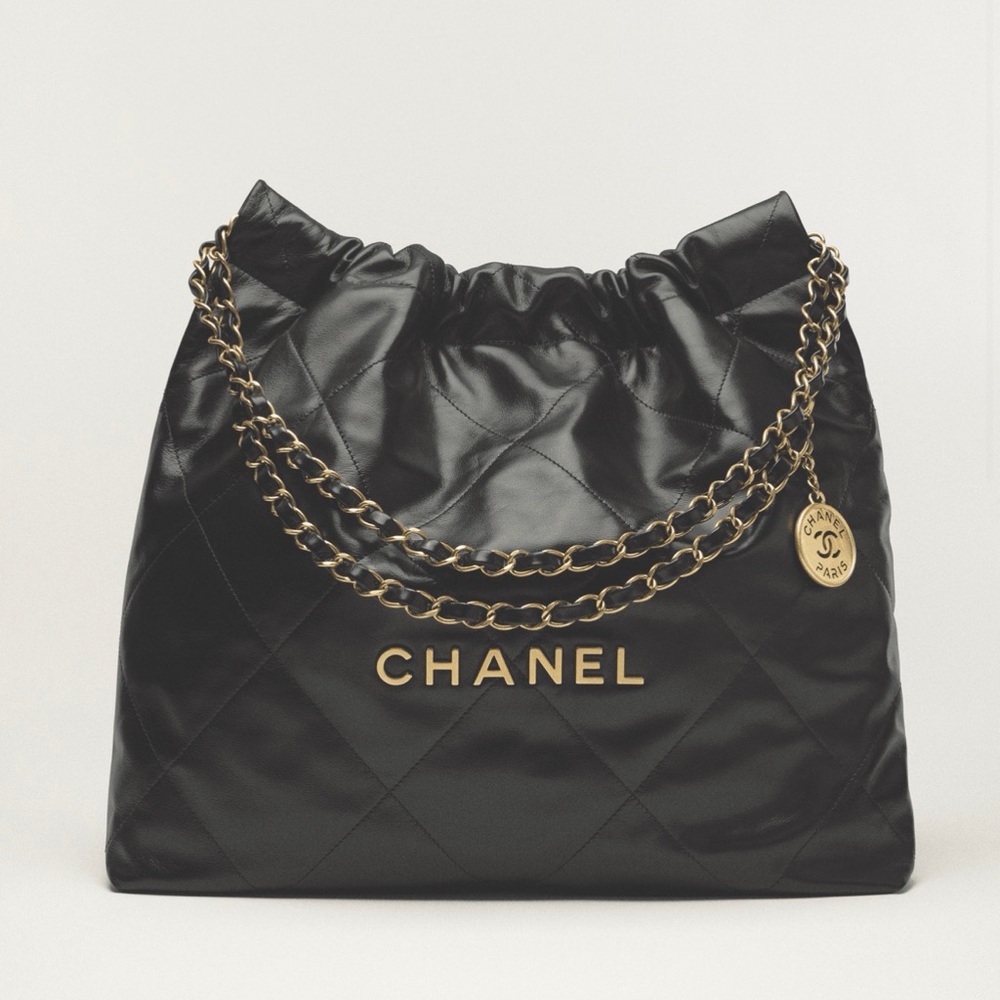 Chanel Black Quilted Shoulder Bag with Gold Chain